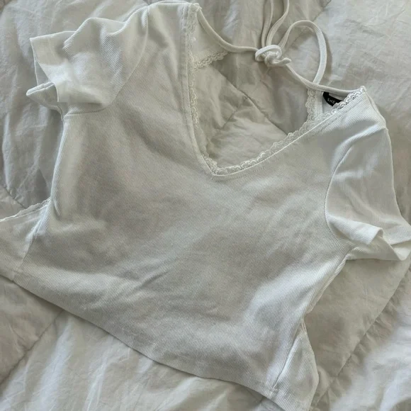 SHEIN Lace Trim Tie Back Rib-Knit Top - Picture 2 of 4